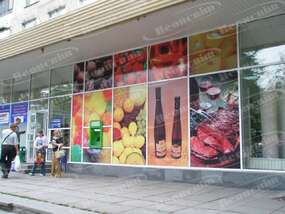 Оклейка витрин продуктового супермаркета